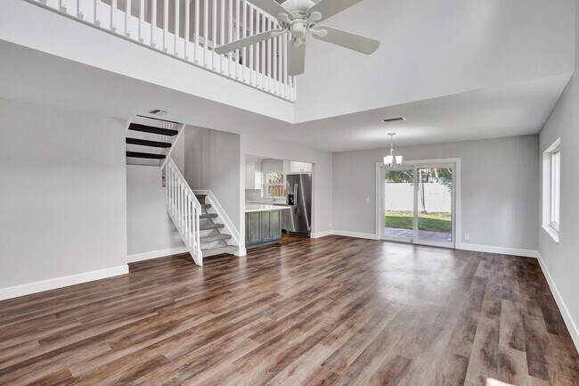 Building Photo - 9821 NW 5th Pl