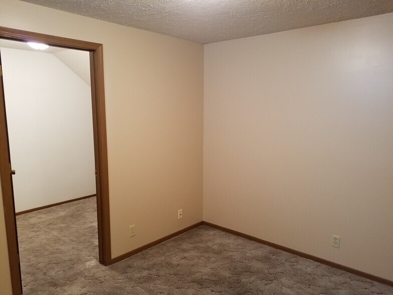 Building Photo - 5501 S 32nd Cir