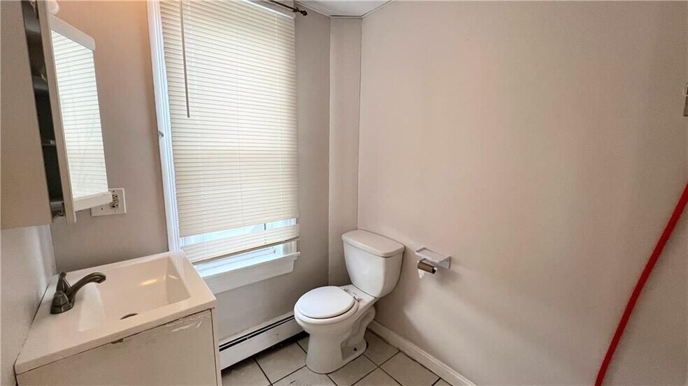 Building Photo - 10 St Mary St