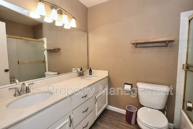Building Photo - 6913 Navarro Ct