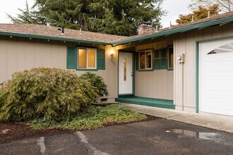 Building Photo - Immaculately maintained 3-bdr/1.5-bath ran...
