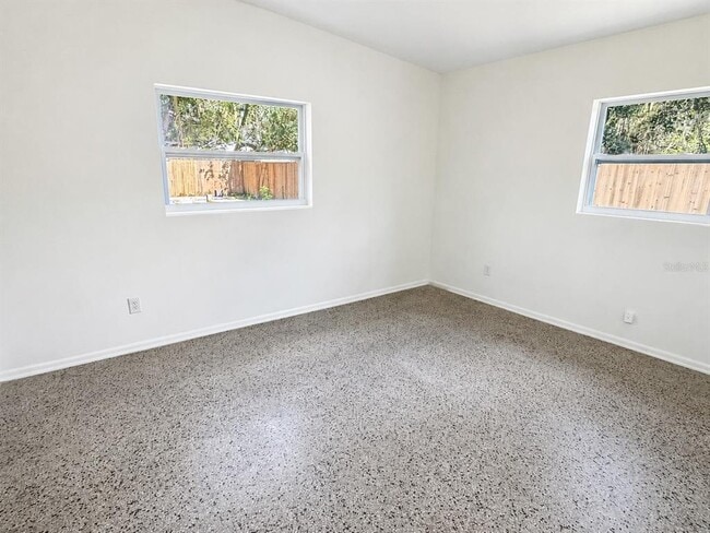 Building Photo - 1607 Dauphin Ln