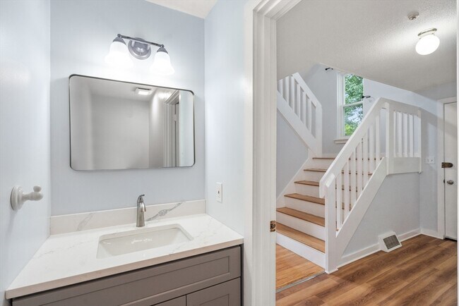 Building Photo - 24 Speen St