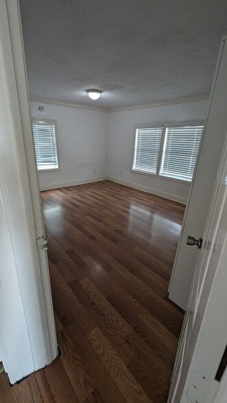 Main bedroom - 203 Johnson St