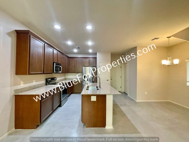 Building Photo - 2428 E Emerald Moon Dr