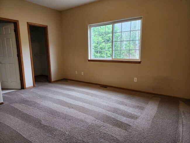 Building Photo - 533 40th St