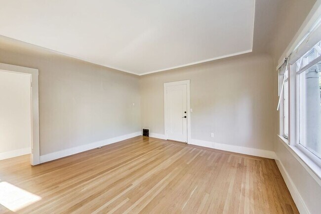 Building Photo - 508 Valle Vista Ave
