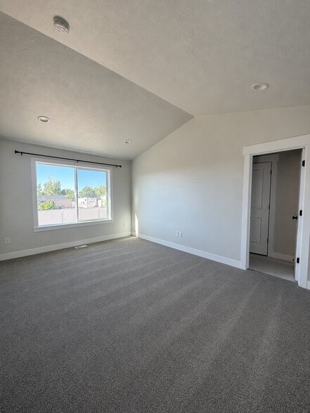 Building Photo - 726 W 580 S