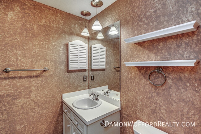 Building Photo - 1435 Roxbury Ct