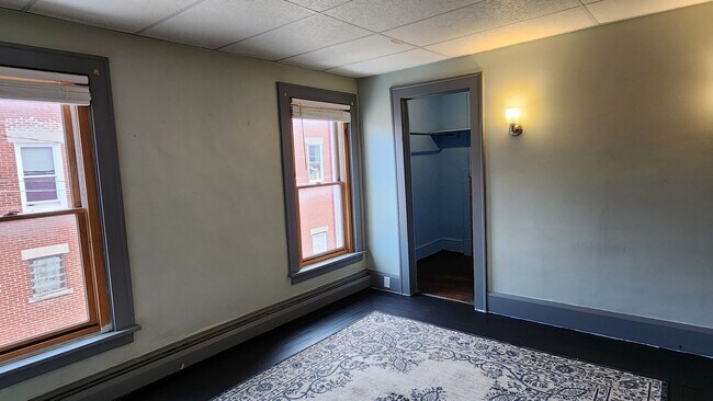 Building Photo - Large 4-5 Bedroom on Historic Main Street in Salamanca NY! Available Now!