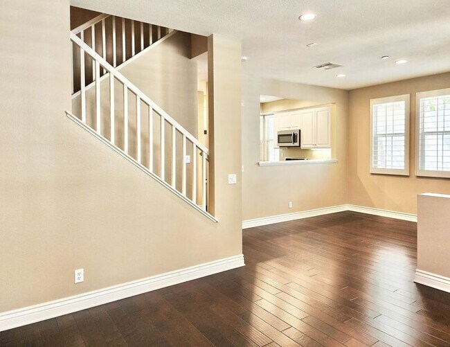 Building Photo - 112 Hedge Bloom