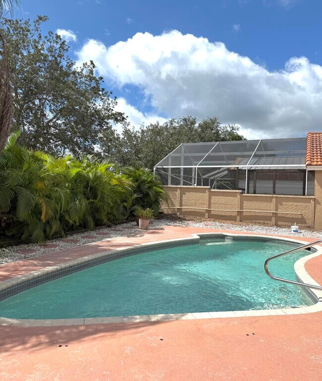 Building Photo - 18292 Clear Brook Cir