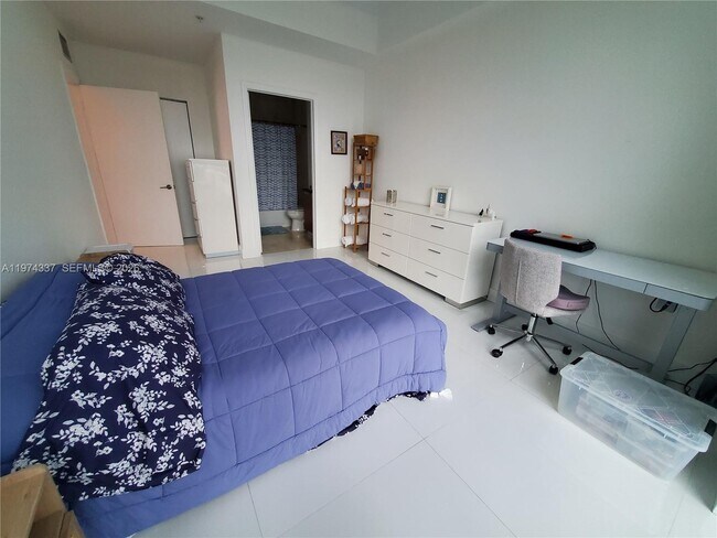 Building Photo - 7901 Hispanola Ave