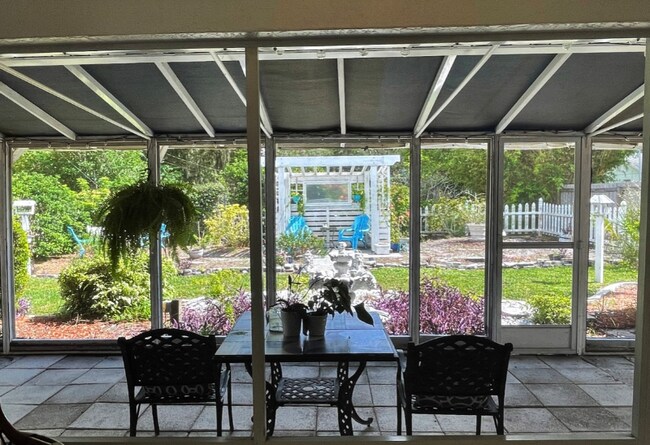 Building Photo - 1012 Laurel Ave