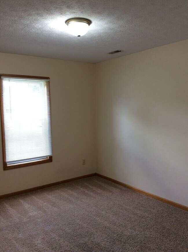 Building Photo - 512 Cougar Pl