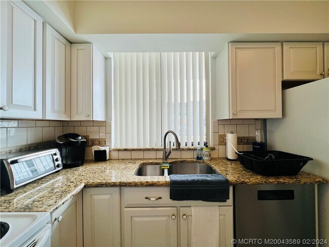 Building Photo - 3442 NE Causeway Blvd