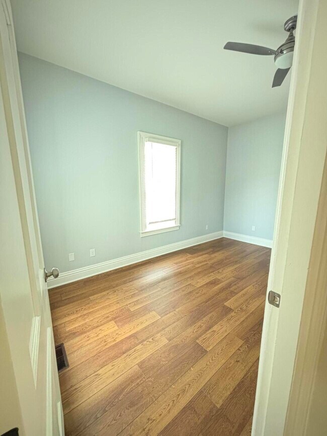 Building Photo - 118 S Evans St