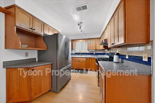 Building Photo - 1225 Del Mastro Dr SW