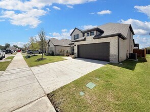 Building Photo - Elegant New Build in Princeton with Pool, ...