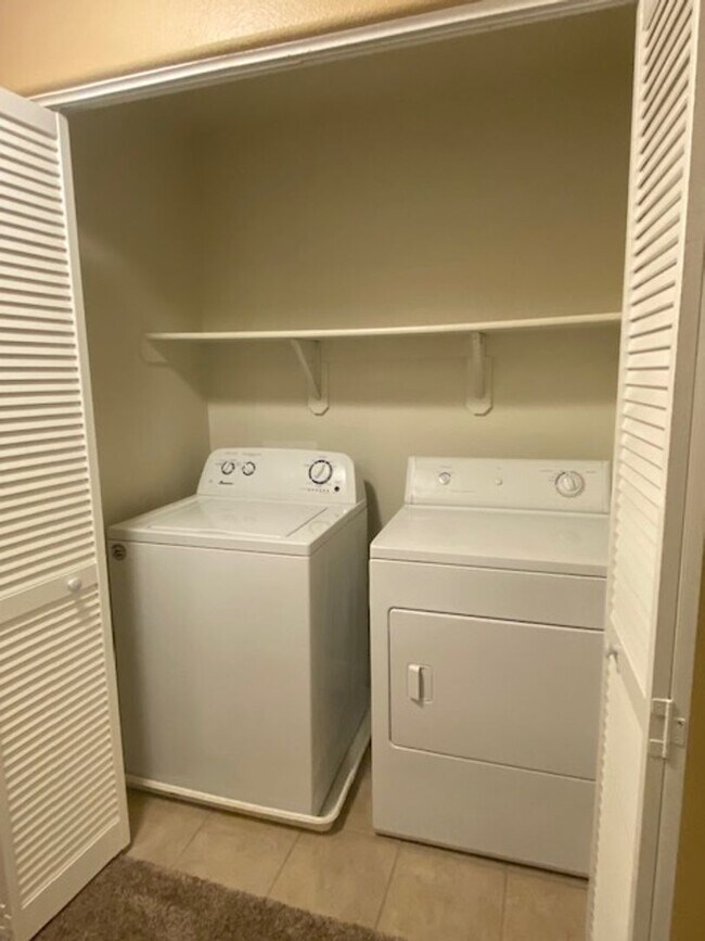 Building Photo - 1 bedroom Condo at The Phoenician w/ new carpet