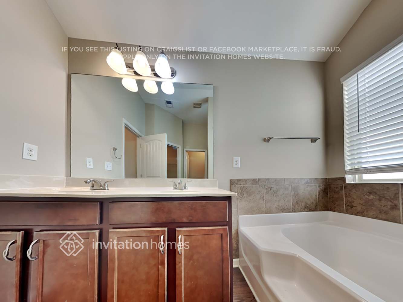 Building Photo - 1833 Crandon Ct