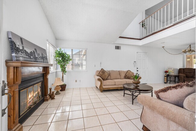 Building Photo - 42851 Lemonwood Dr