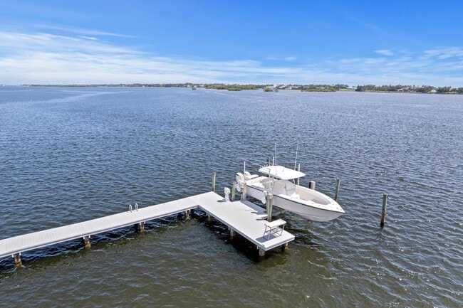 Building Photo - 7500 S Flagler Dr