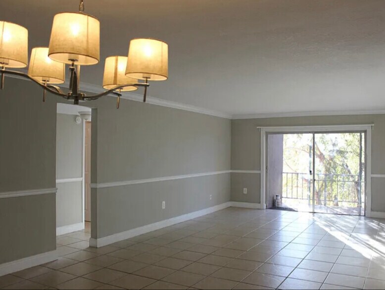 Primary Photo - 9441-944176 SW 76th St