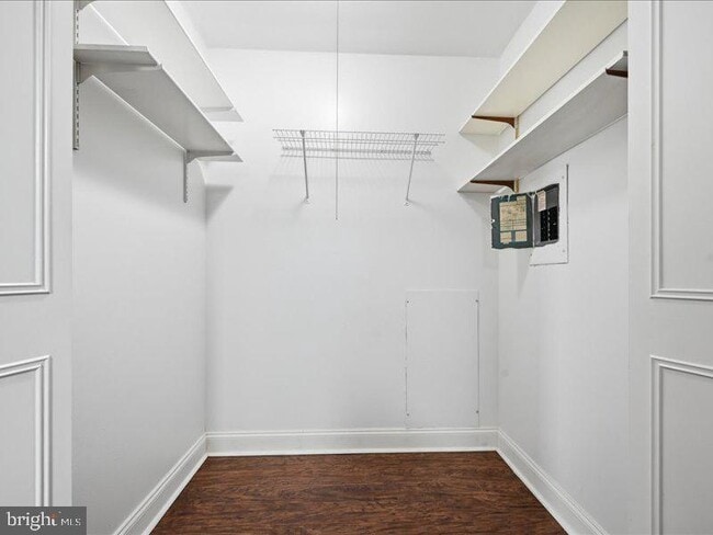 Building Photo - 421 Drummers Ln