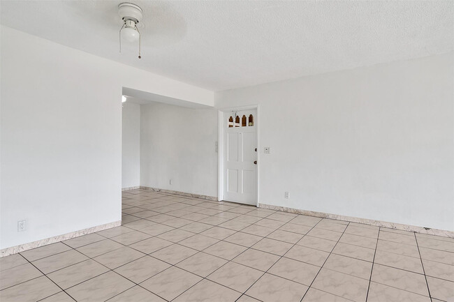 Building Photo - 1049 NW 30th Ct