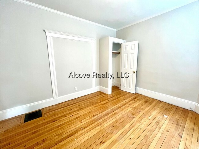 Building Photo - 15 Farragut Ave