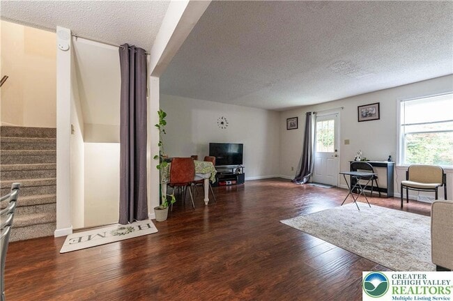 Building Photo - 8315 Countryside Ln