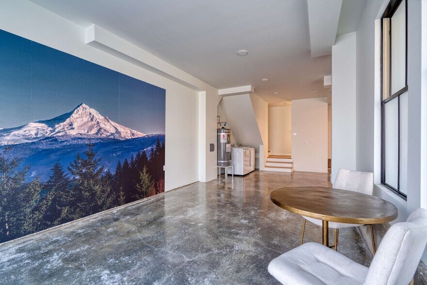 Building Photo - 512 NE 56th Ave