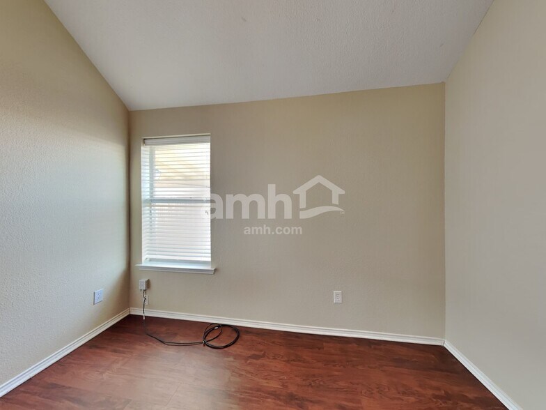 Building Photo - 9812 Sparrow Hawk Ln