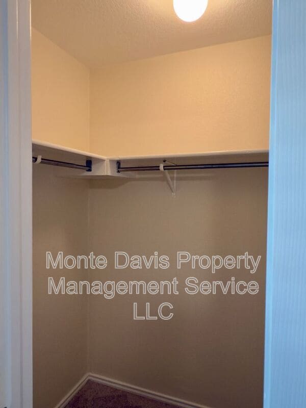 Building Photo - 1206 Devil Ridge