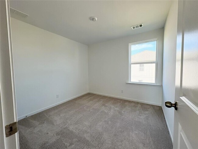 Building Photo - 220 Hickory Rdg Trl