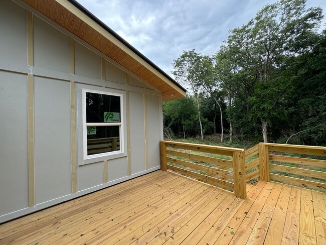 Building Photo - Charming Remodel in Normaltown