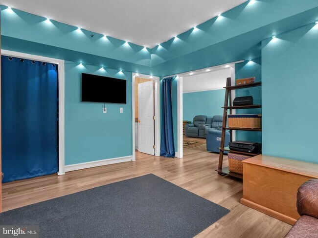 Building Photo - 1300 Crystal Dr