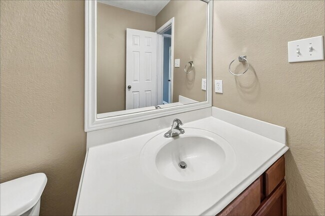 Building Photo - 1711 Mickle Creek Dr