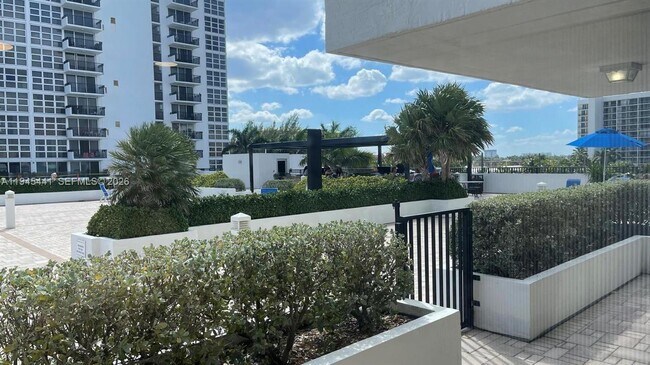 Building Photo - 531 N Ocean Blvd