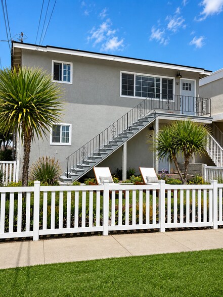 Building Photo - 504 N Elena Ave