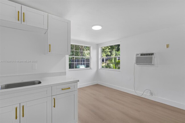 Building Photo - 1315 NE 146th St
