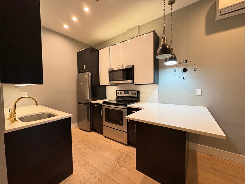 Building Photo - 609 Communipaw Ave