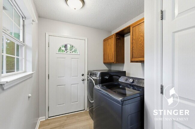 Building Photo - 12 Robin Way