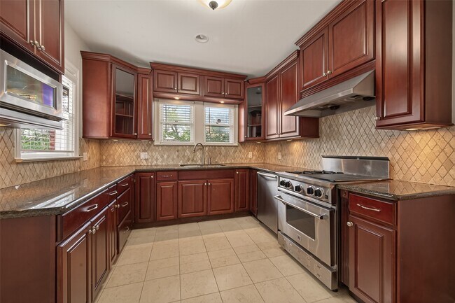 Building Photo - 7128 Staffordshire Blvd