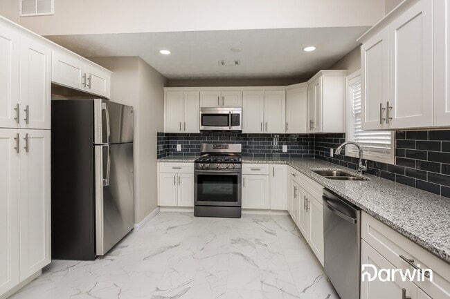 Building Photo - 560 Canterbury Lane, Lawrenceville, GA 30046