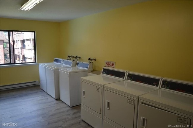 Building Photo - 1 br, 1 bath  - The Atrium Condominiums
