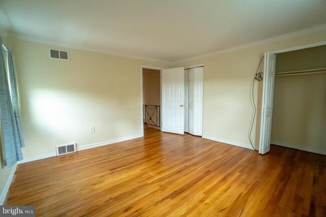 Building Photo - 129 Ridgefield Rd