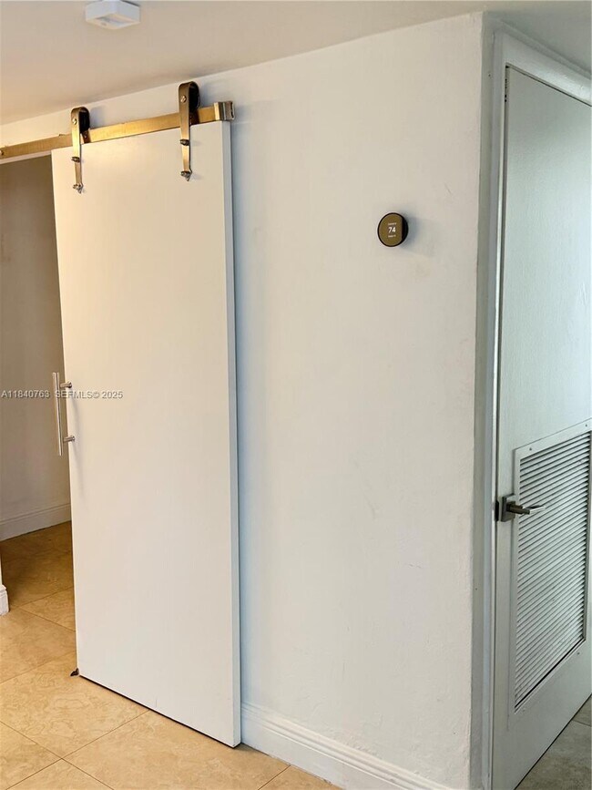 Building Photo - 600 NE 36th St