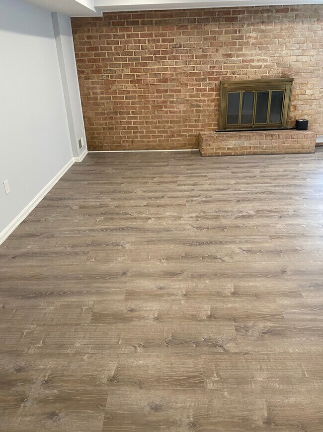 Building Photo - 1009 N Van Dorn St